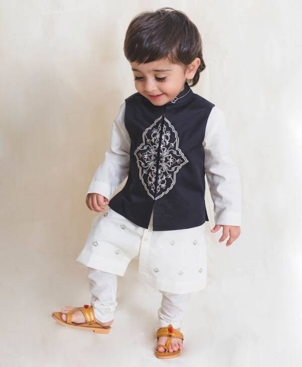 Full Sleeves Kurta With Flower Design Jacket & Pyjama Set